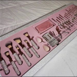 S O L D!!Glitz and Glam Brush set (without box) and NEW Matching Mirror included